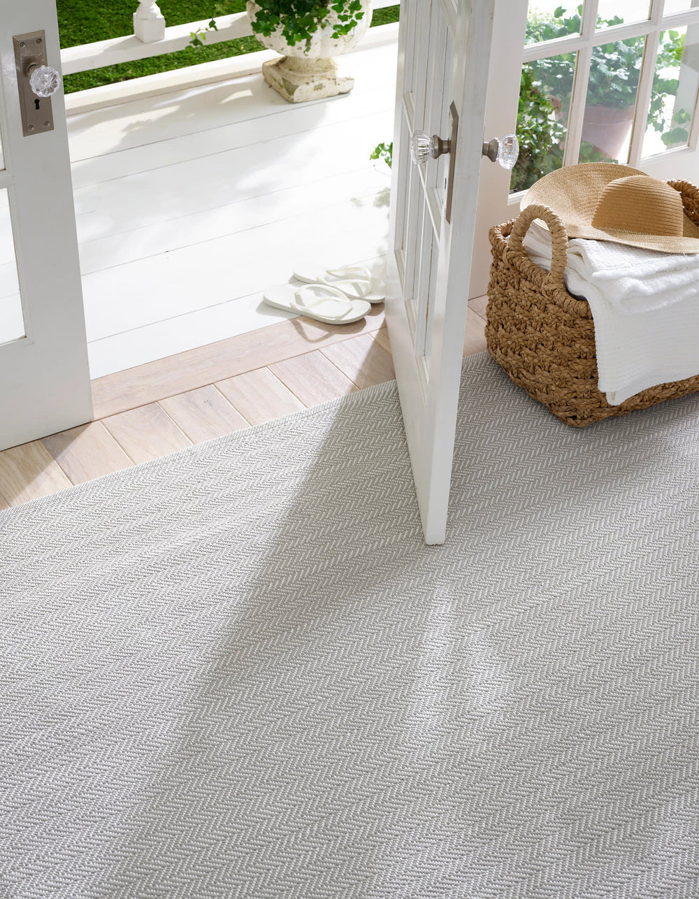 Herringbone Handwoven Indoor/Outdoor Rug | Pearl Grey/White