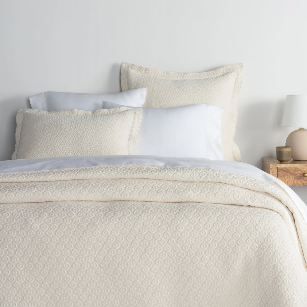 Intaglio Matelasse Coverlet | Ivory