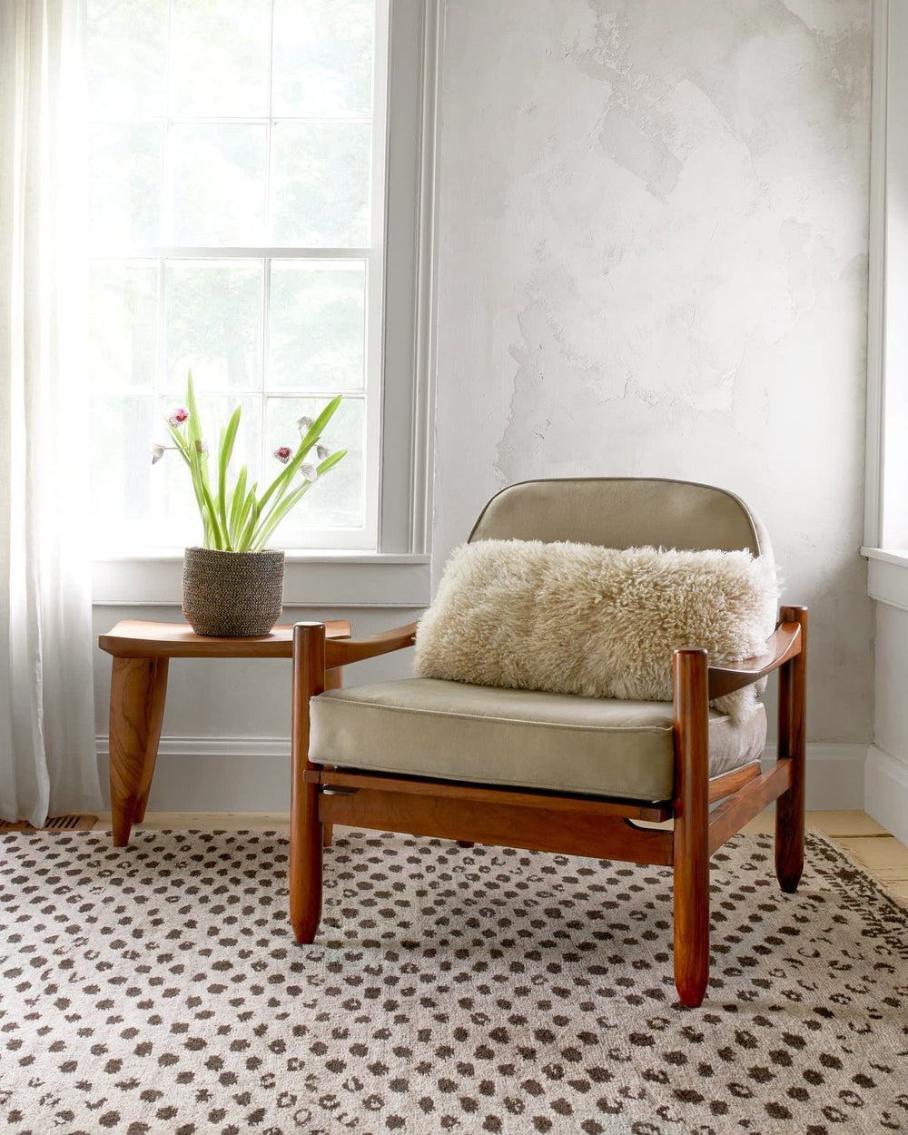 Hugo Hand Knotted Wool Rug | Black