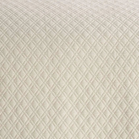 Diamond Ivory Matelasse coverlet Swatch