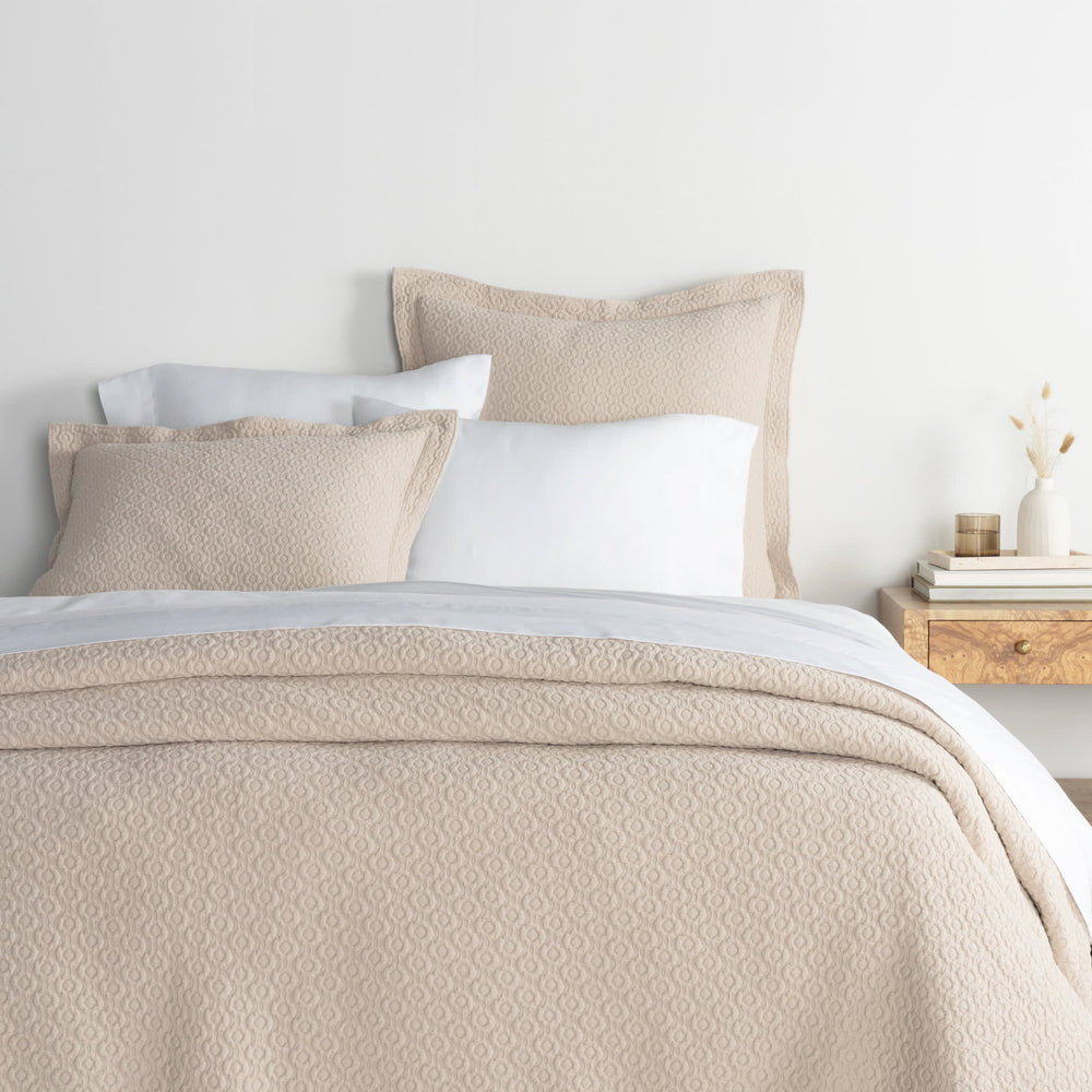 Intaglio Matelasse Coverlet | Oatmeal