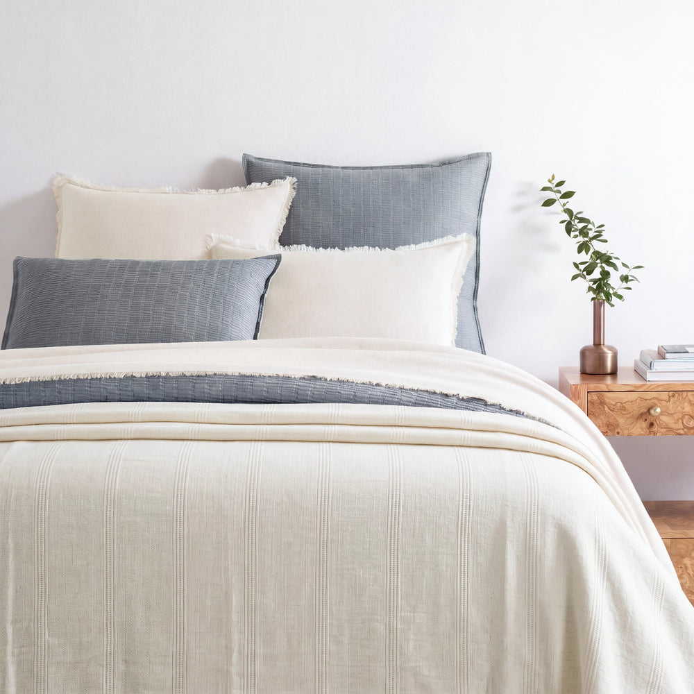 Gwen Blanket | Dove White