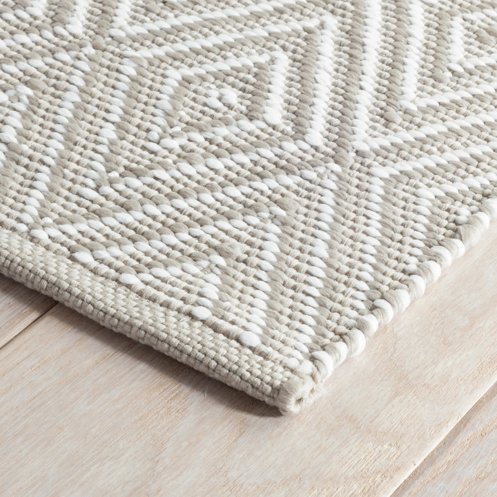 Diamond Handwoven Indoor/Outdoor Rug | Platinum/White