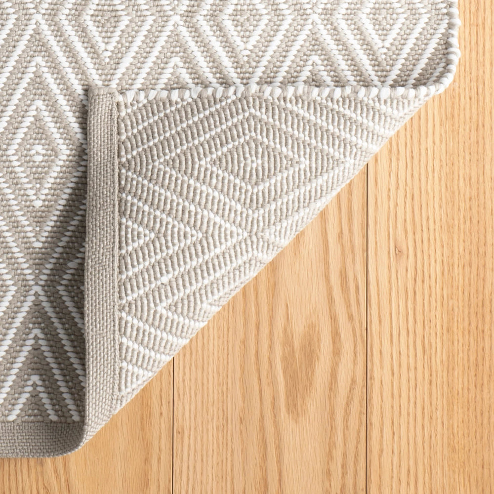 Diamond Handwoven Indoor/Outdoor Rug | Platinum/White